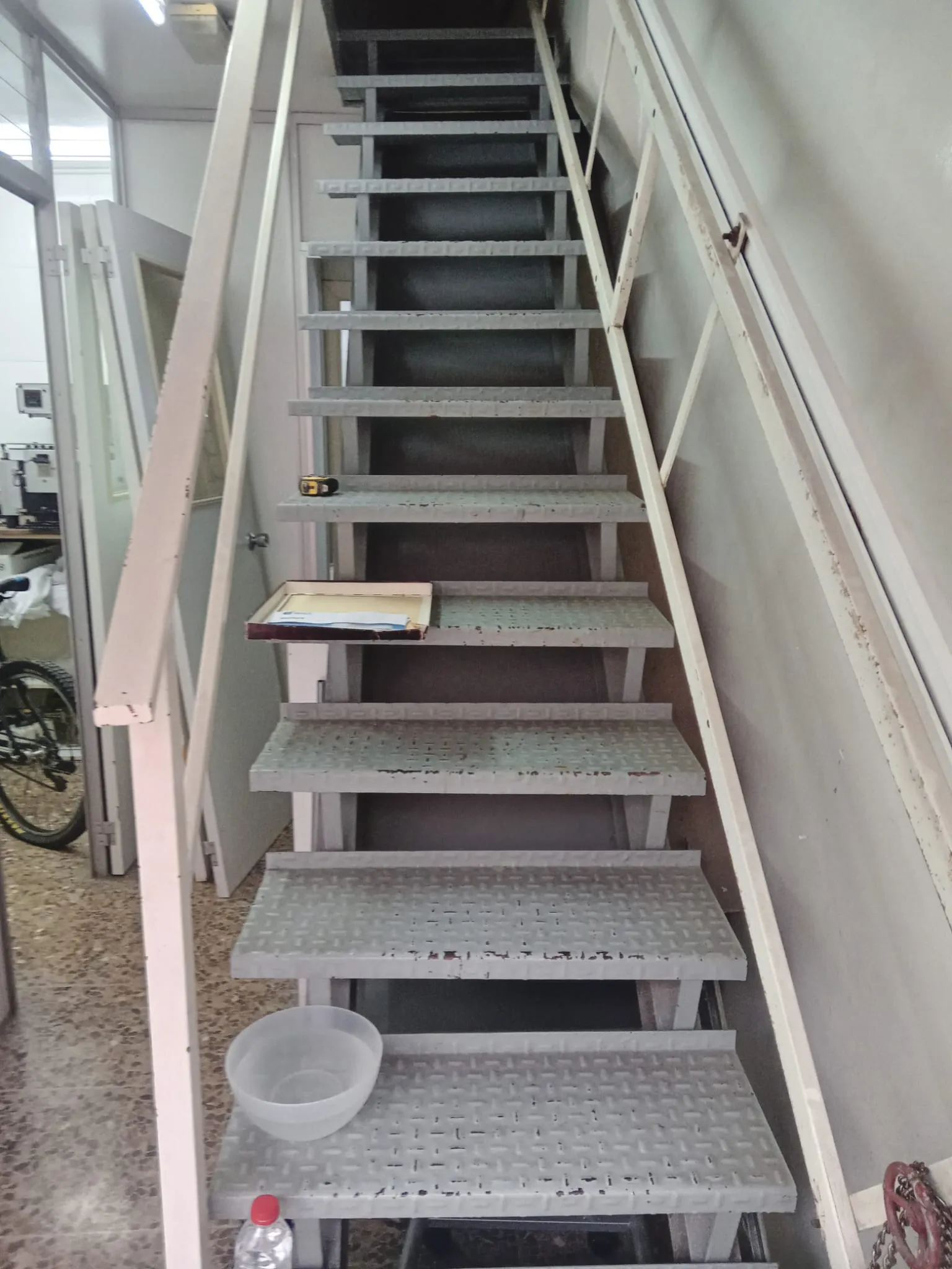 Estado anterior de la parte de la farmacia transformada en apartaestudio, imagen 1