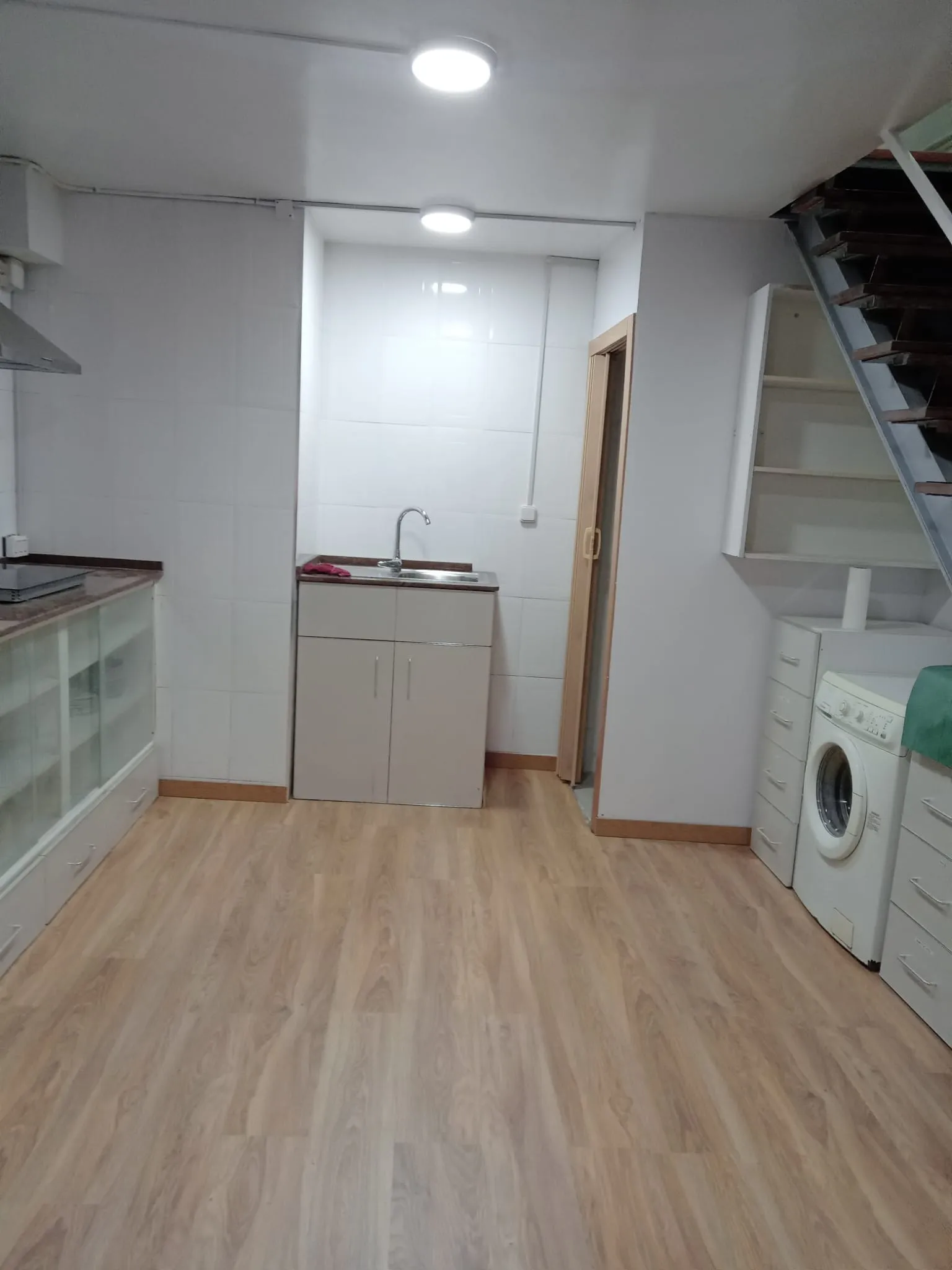 Resultado de la transformación de una parte de una farmacia en apartaestudio, imagen 9