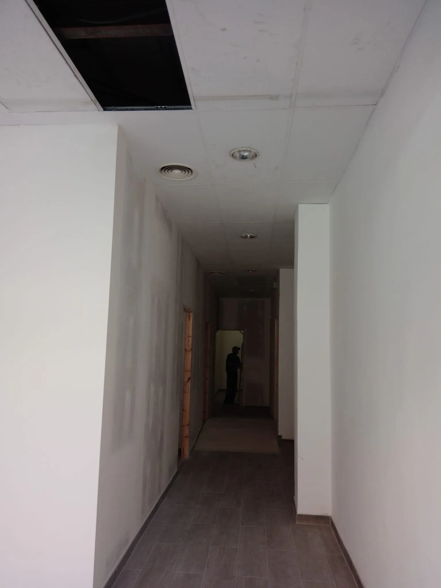 Proceso de adecuación de un local de 140 m² para aulas, imagen 10