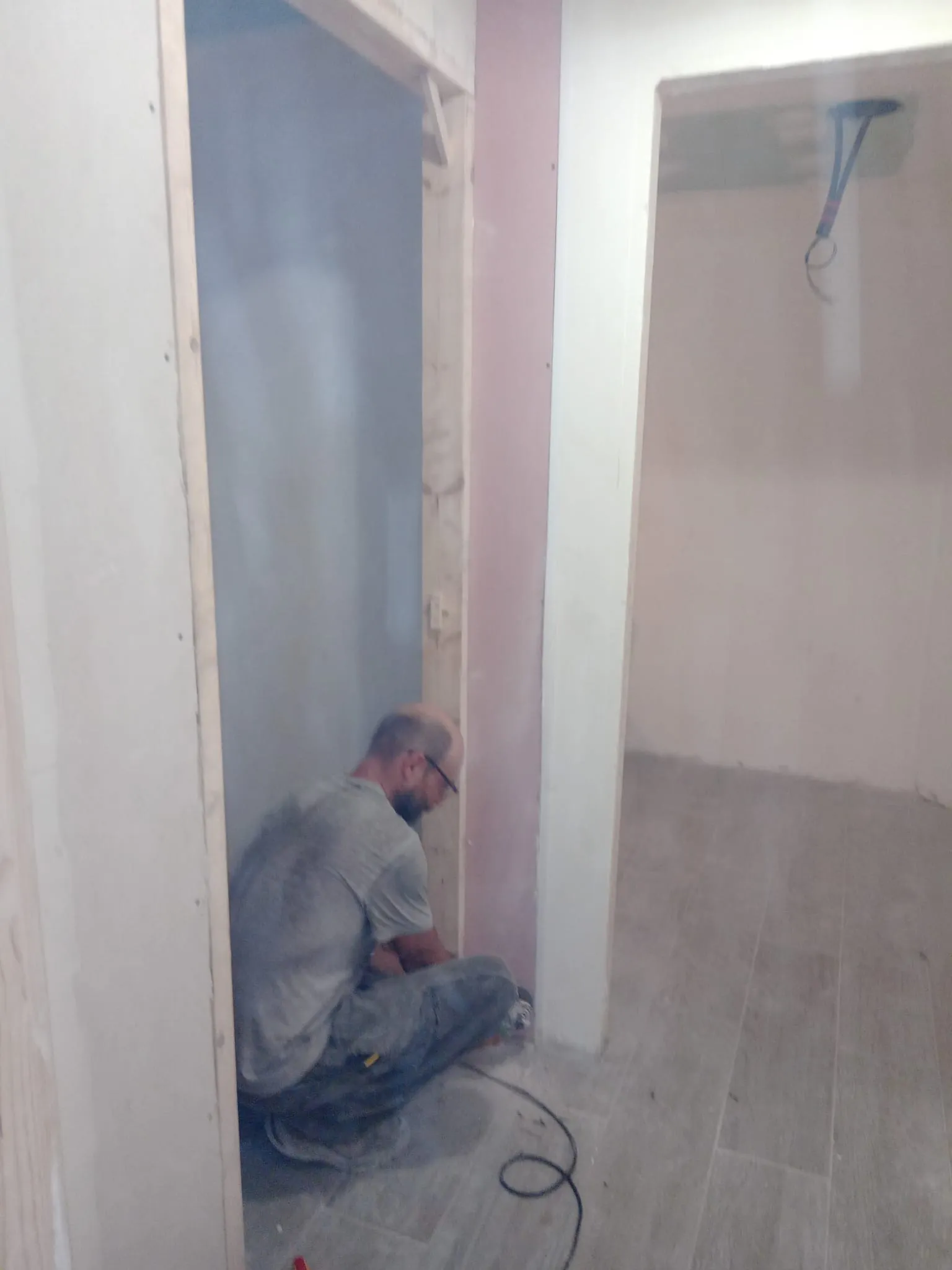 Proceso de adecuación de un local de 140 m² para aulas, imagen 15