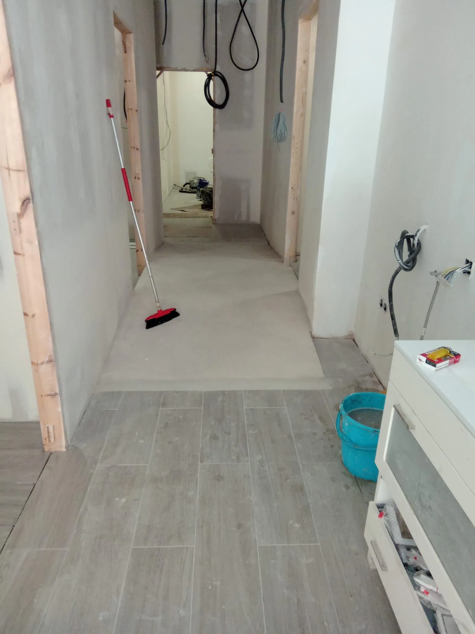 Proceso de adecuación de un local de 140 m² para aulas, imagen 23