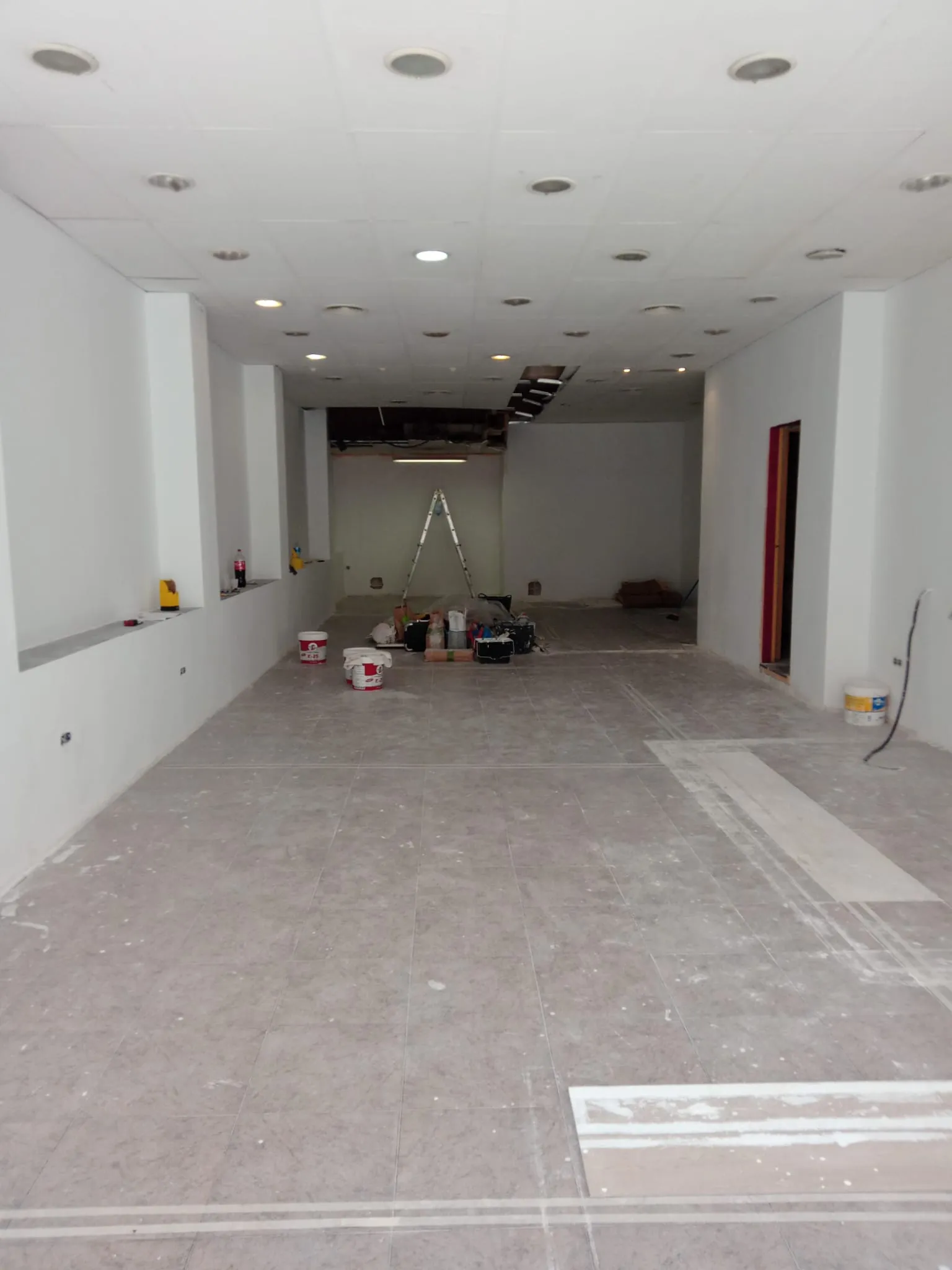 Proceso de adecuación de un local de 140 m² para aulas, imagen 24